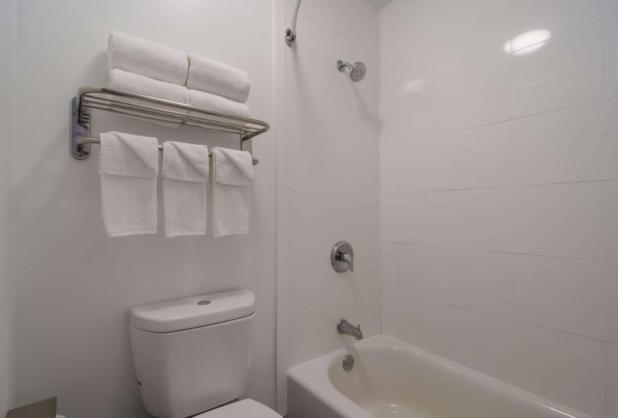 Quality Inn Goldsboro Zewnętrze zdjęcie